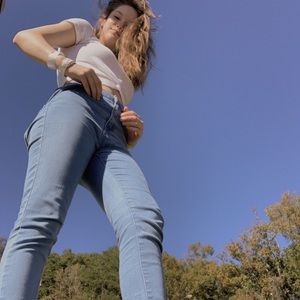 Meet your Posher, A v a